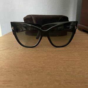 Tom Ford Anoushka Sunglasses